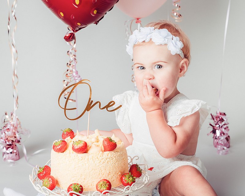 cake smash photoshoot at studio27