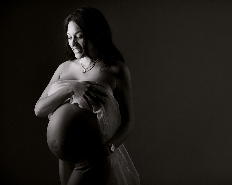 maternity photoshoot studio27 cwmbran
